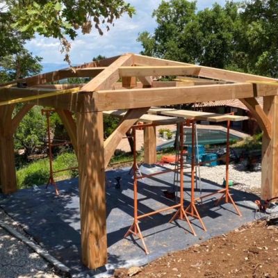 Création et pose de charpentes traditionnel 4 pent bois douglas
