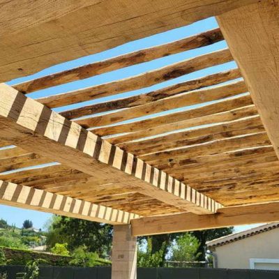 Création terrasse couvert charpente traditionnel chene veillis